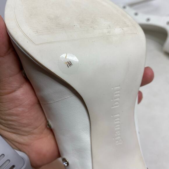 Gianni Bini Women’s White Leather  Rhinestone-Studded Pointed Heels Size 7 - Picture 9 of 9